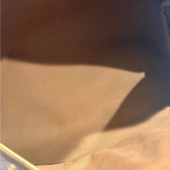 Louis Vuitton Montogueil Bag - Picture 12 of 16